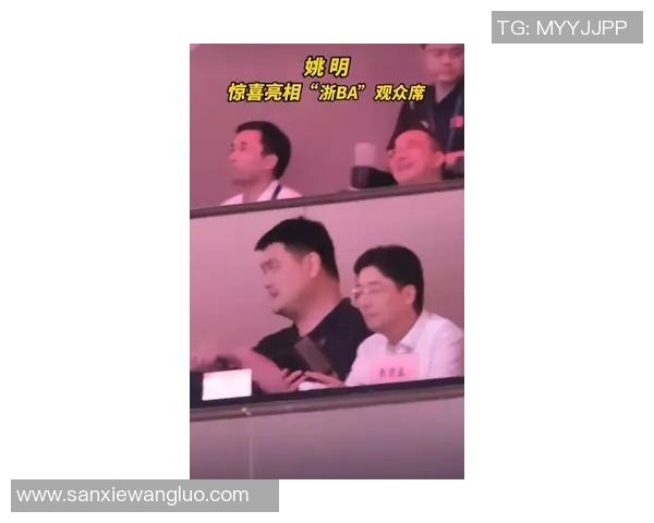 姚明意外现身网吧引发热议网民纷纷围观分享精彩瞬间